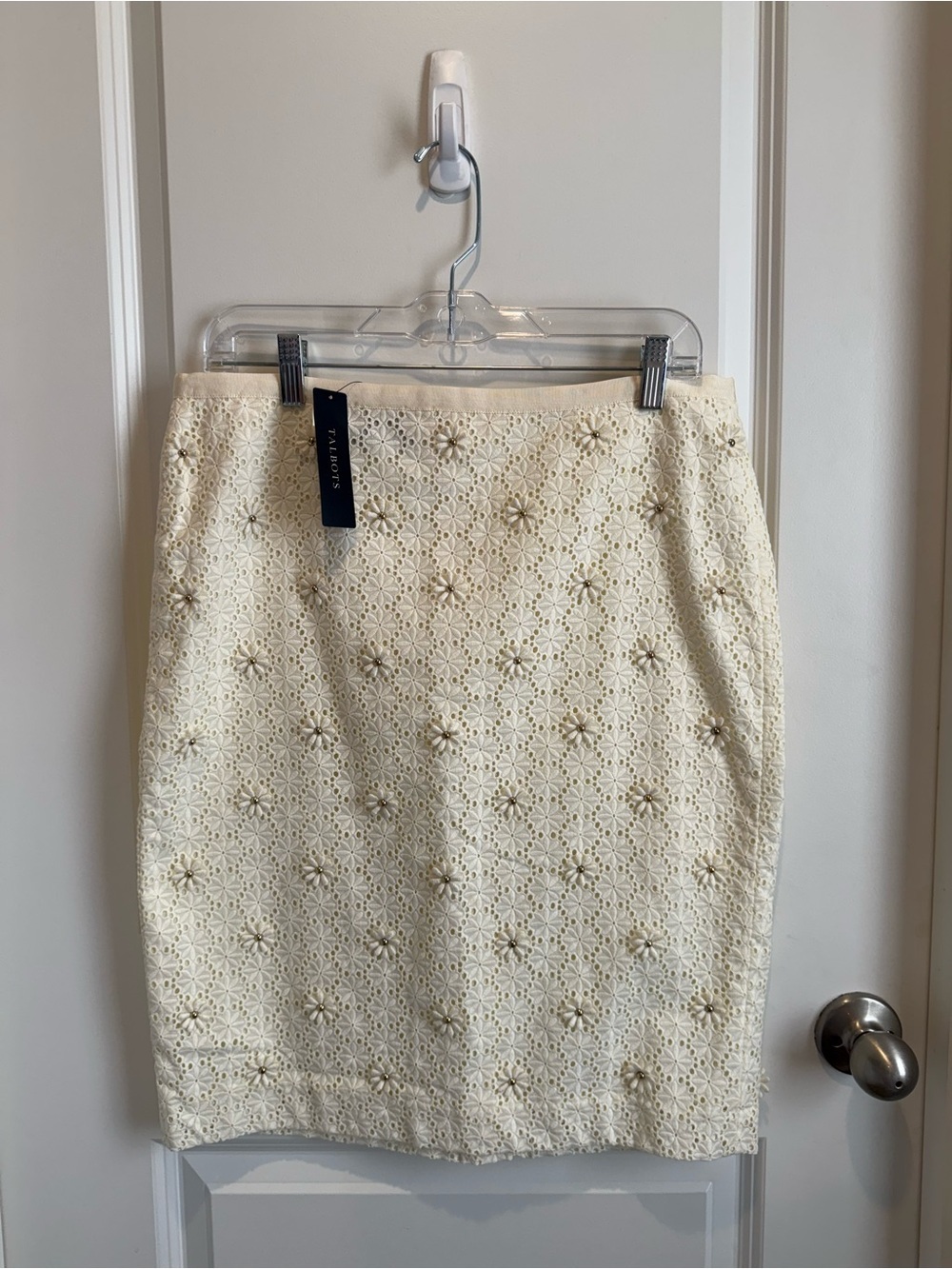 Talbots Ivory Eyelet Pencil Skirt Beaded Floral Embroidery Size 8 NWT